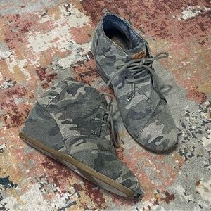 Toms Washed Camo Canvas Desert Wedge Size 7.5